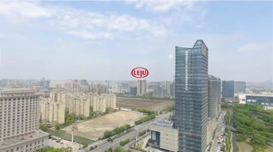 鋼筋價格現(xiàn)在6800元／噸，比3月底貴2800元／噸！沙子水泥人工都在漲，你還在等房降價？別賭今年的房價！買房無技巧，全