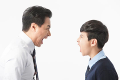 家長(zhǎng)過(guò)度滿(mǎn)足孩子的需求，極容易導(dǎo)致青春期叛逆，適當(dāng)拒絕有方法