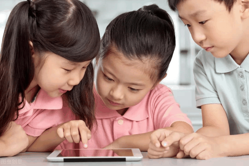 如何對(duì)付“手機(jī)ipad控”的孩子？跟著這位媽媽學(xué)，3招就夠了