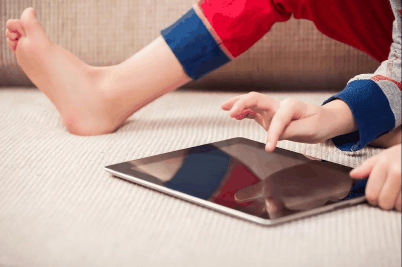 如何對(duì)付“手機(jī)ipad控”的孩子？跟著這位媽媽學(xué)，3招就夠了