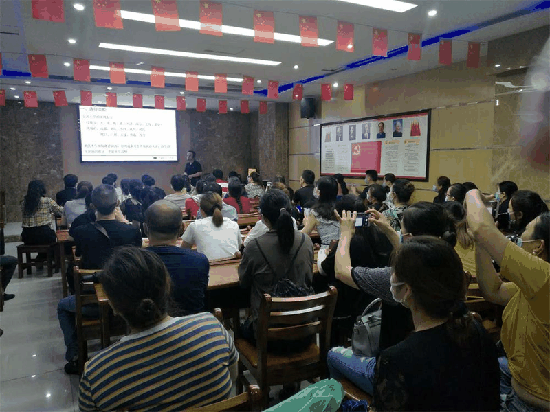 百年教育舉辦的高考志愿公益講座活動(dòng)取得了圓滿成功