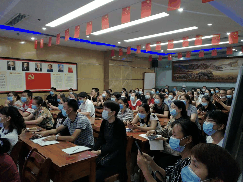 百年教育舉辦的高考志愿公益講座活動(dòng)取得了圓滿成功