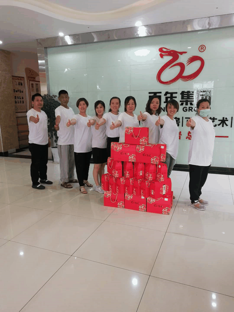 百年集團開展“粽飄香●傳真情”端午節(jié)送溫暖活動