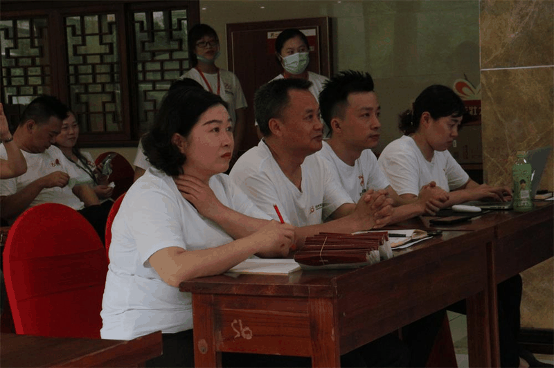百年好房經(jīng)紀(jì)人三部曲：做人、做事、成交，每一曲都會(huì)讓客戶滿意！