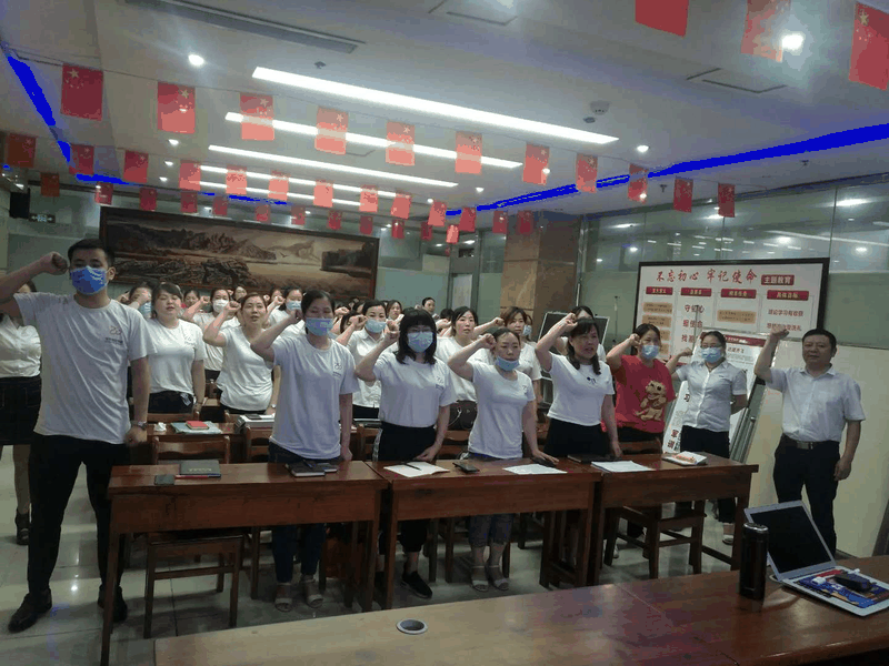 百年集團為主管以上管理人員發(fā)放福利，充分彰顯“做受尊敬的百年人”的價值觀
