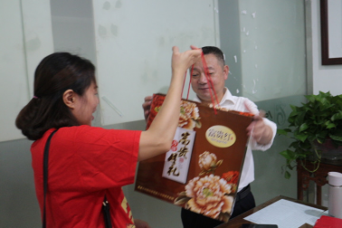 又是中秋月圓時，情系員工送祝福！