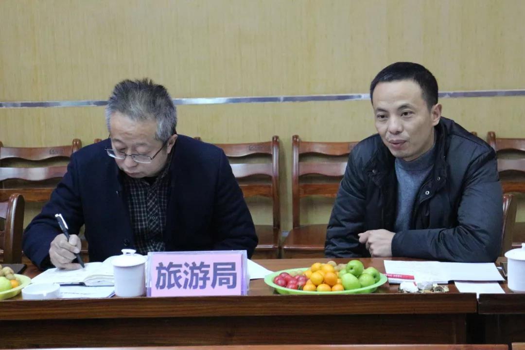 熱烈歡迎太白街道辦事處譚方培書記一行蒞臨百年集團指導工作！