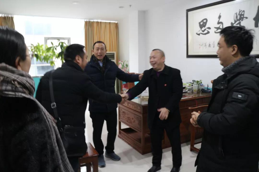 熱烈歡迎市教委交叉檢查組及區(qū)教委領(lǐng)導(dǎo)蒞臨百年教育指導(dǎo)工作！