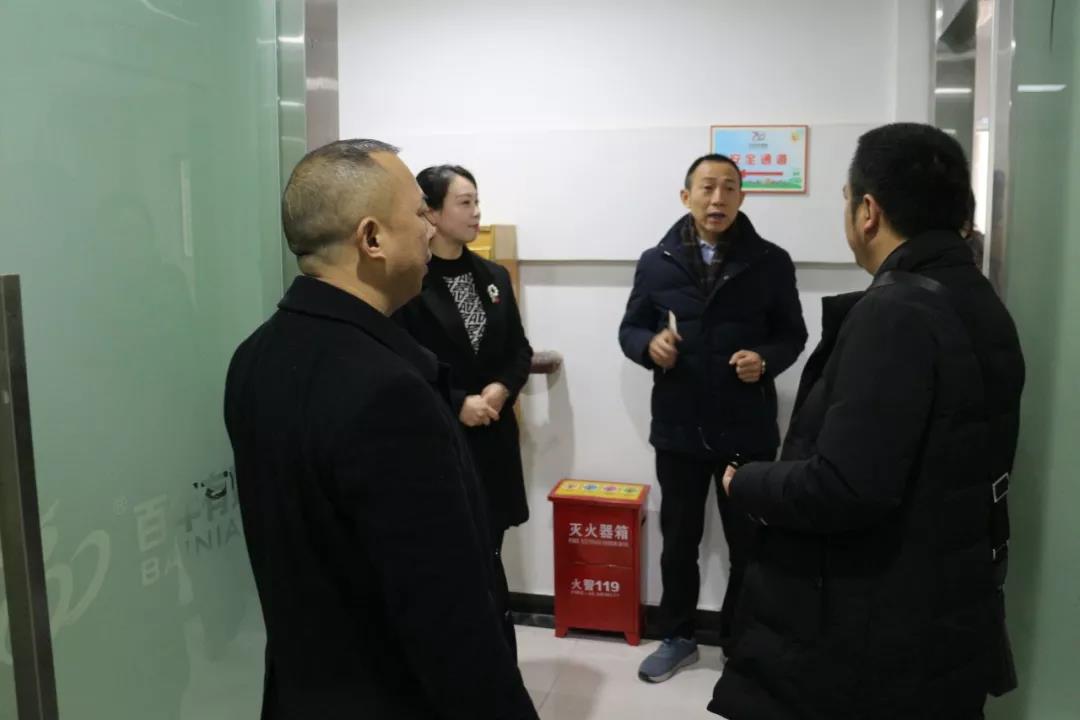 熱烈歡迎市教委交叉檢查組及區(qū)教委領(lǐng)導(dǎo)蒞臨百年教育指導(dǎo)工作！